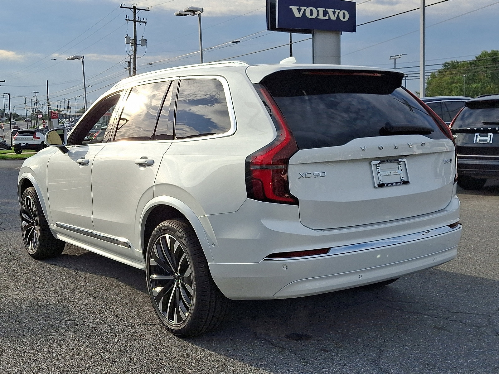 New 2026 Volvo XC90 B6 Plus image 3