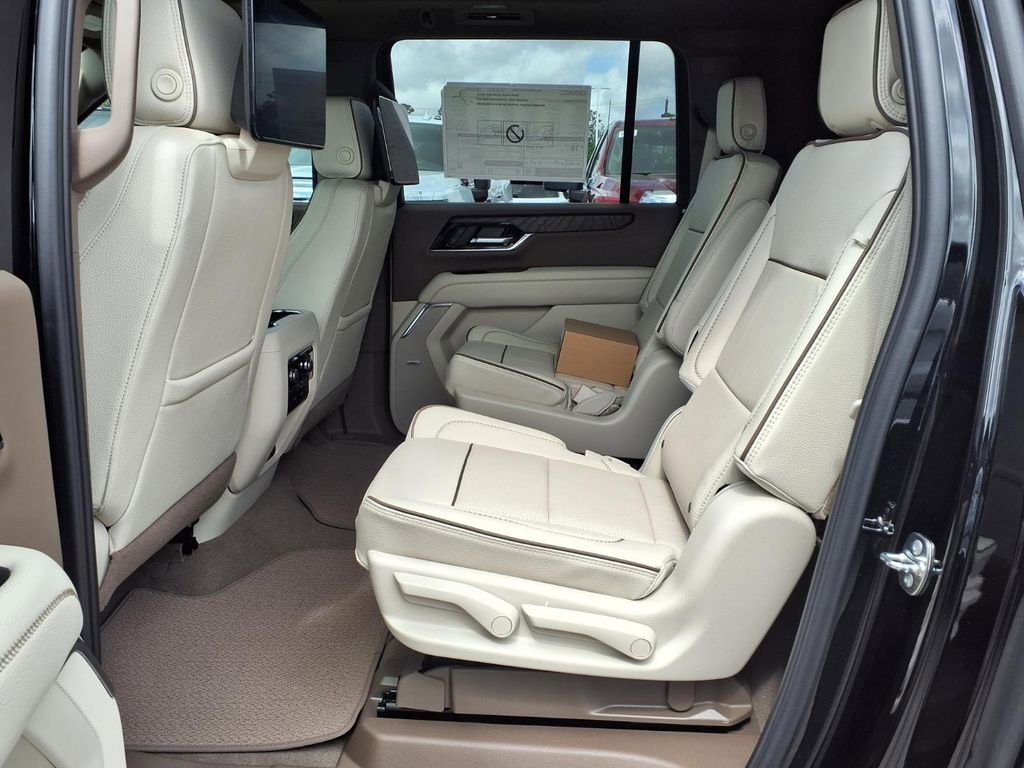 New 2026 GMC Yukon XL Denali w/ Denali Reserve Package AWD/4WD image 7