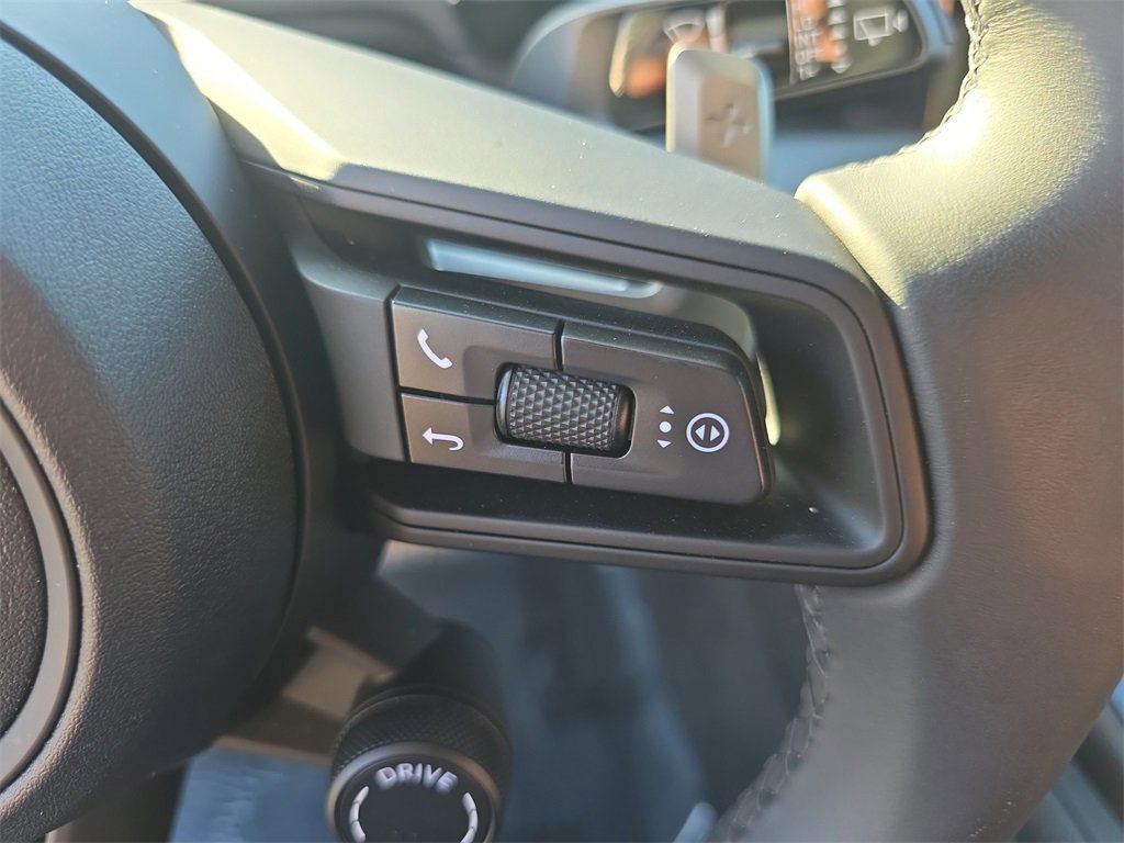 Certified 2025 Porsche Cayenne AWD/4WD image 35