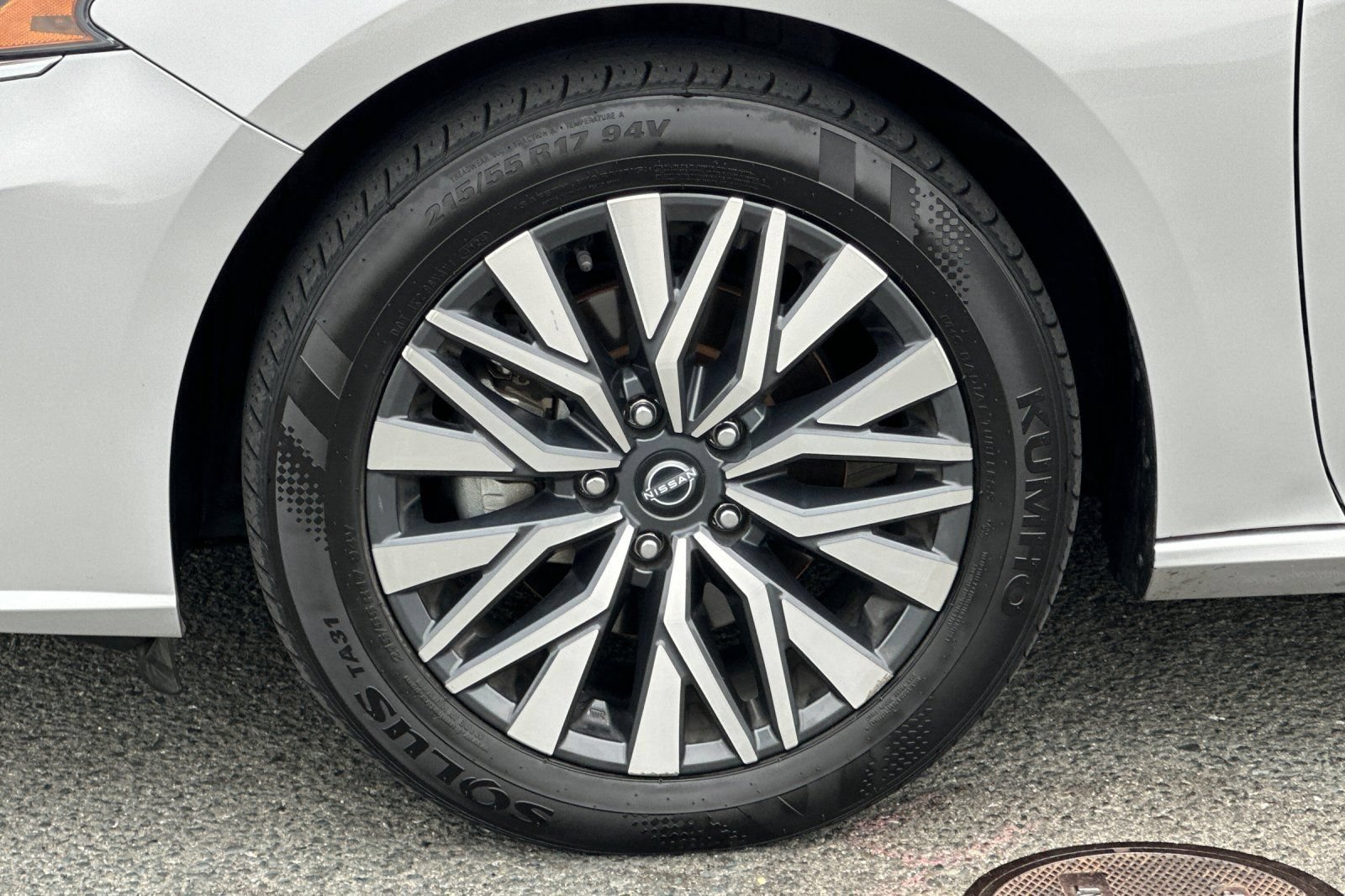 Used 2024 Nissan Altima 2.5 SV FWD image 25