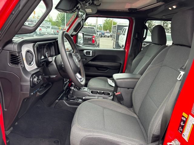 Used 2024 Jeep Wrangler Unlimited Sahara AWD/4WD image 9