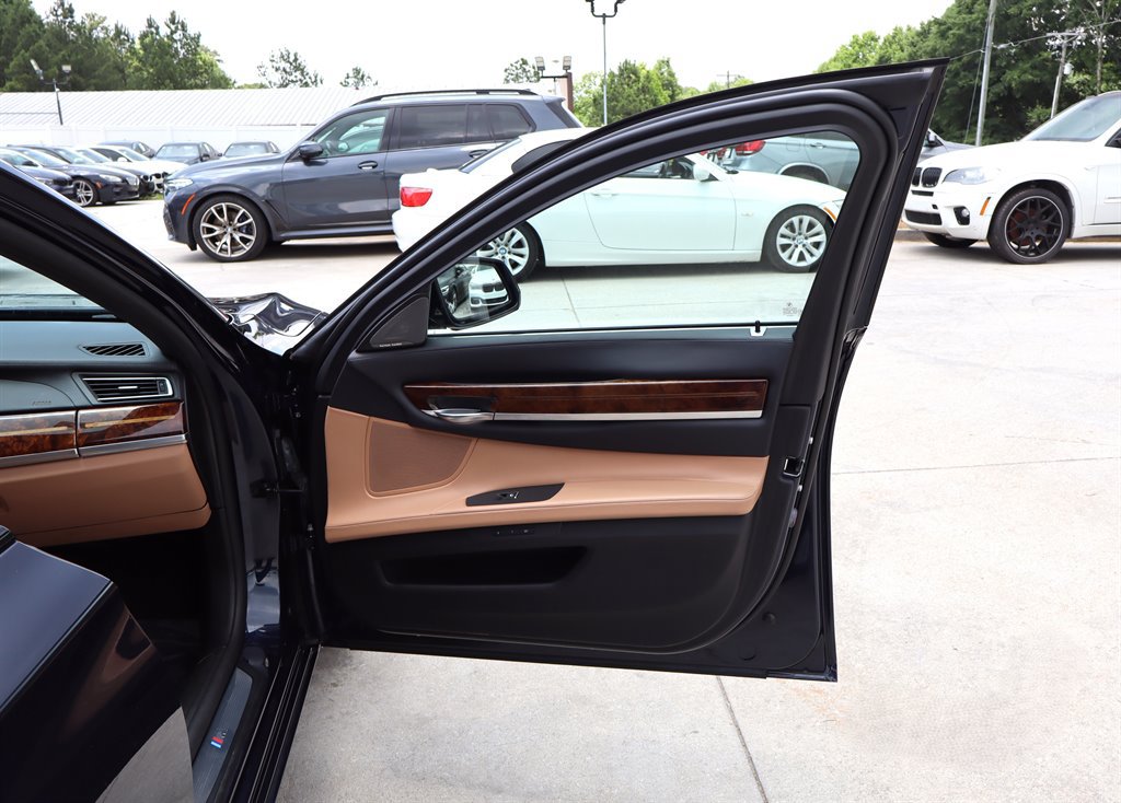 Used 2015 BMW 750Li RWD image 36