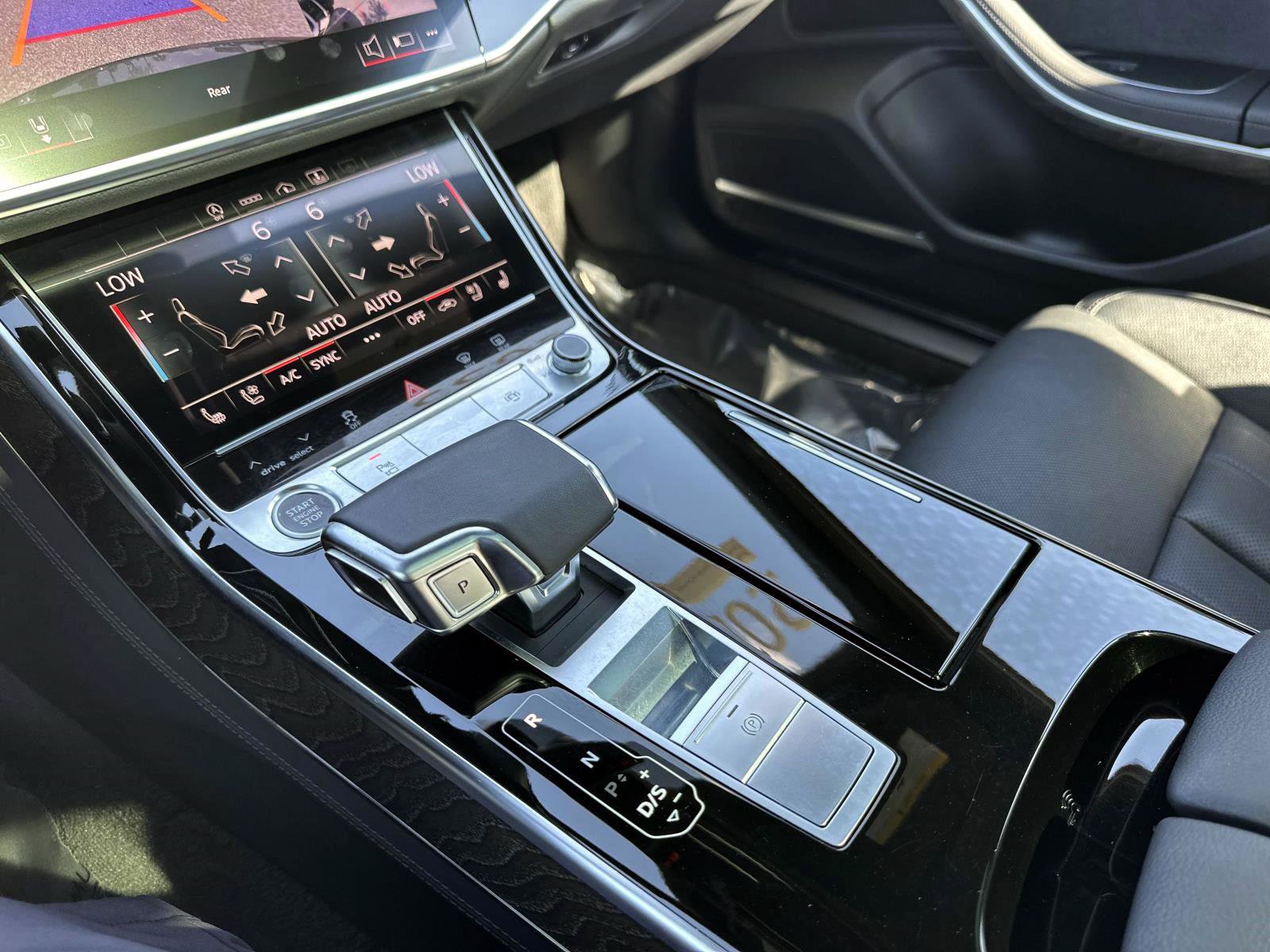 Used 2022 Audi A8 L 3.0T w/ Executive Package image 27