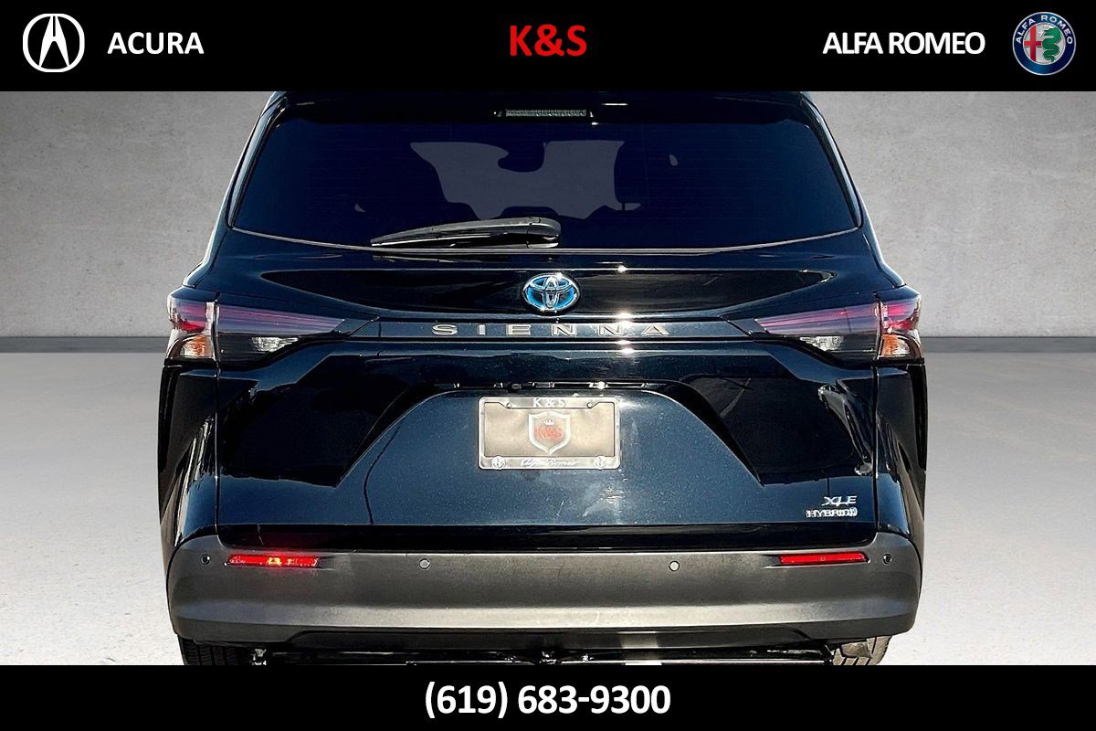Used 2023 Toyota Sienna XLE image 36