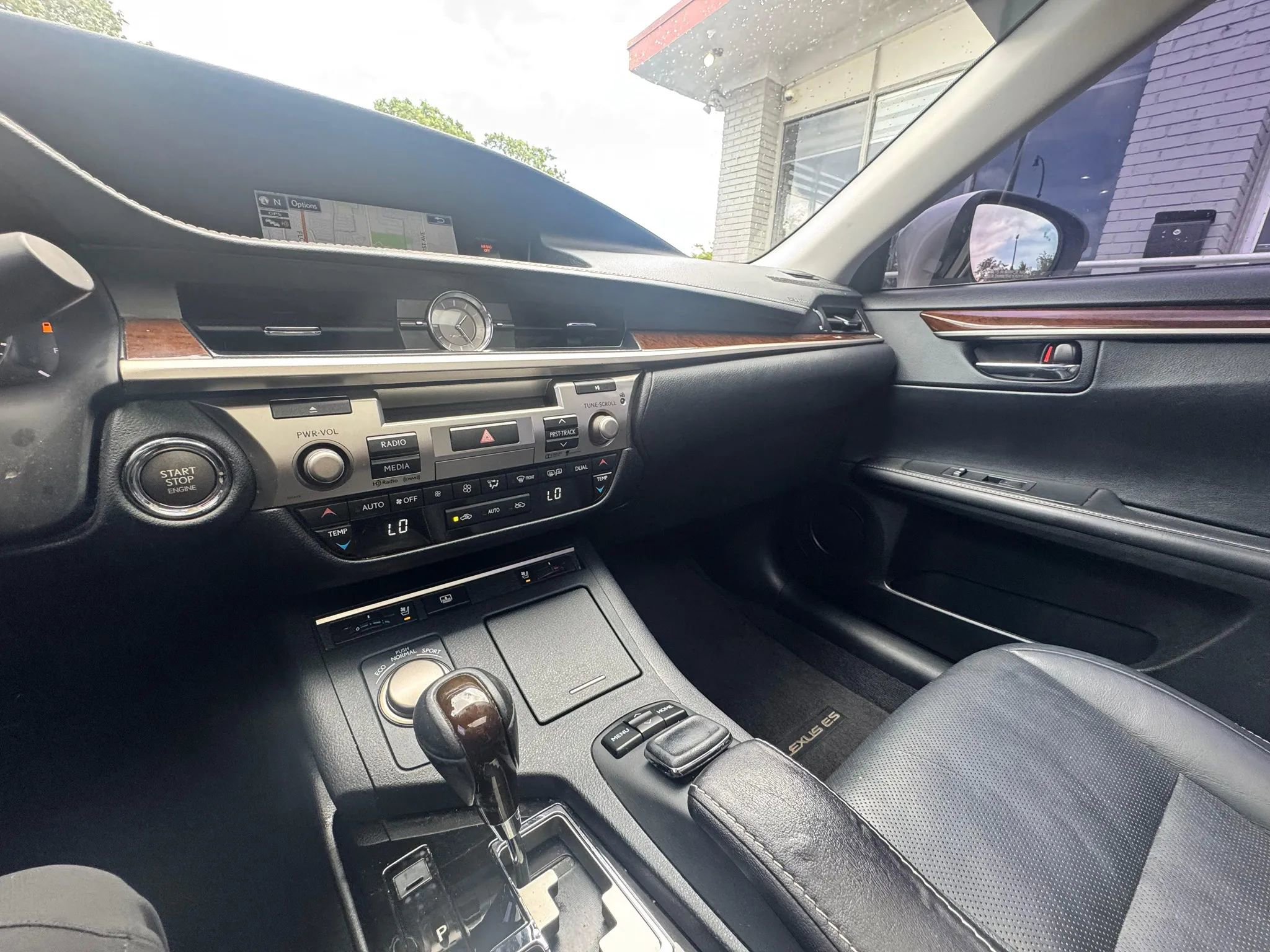 Used 2015 Lexus ES 350 w/ Luxury Package FWD image 19