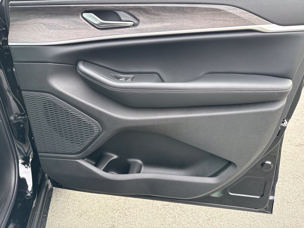 New 2027 Jeep Grand Cherokee Limited AWD/4WD image 10