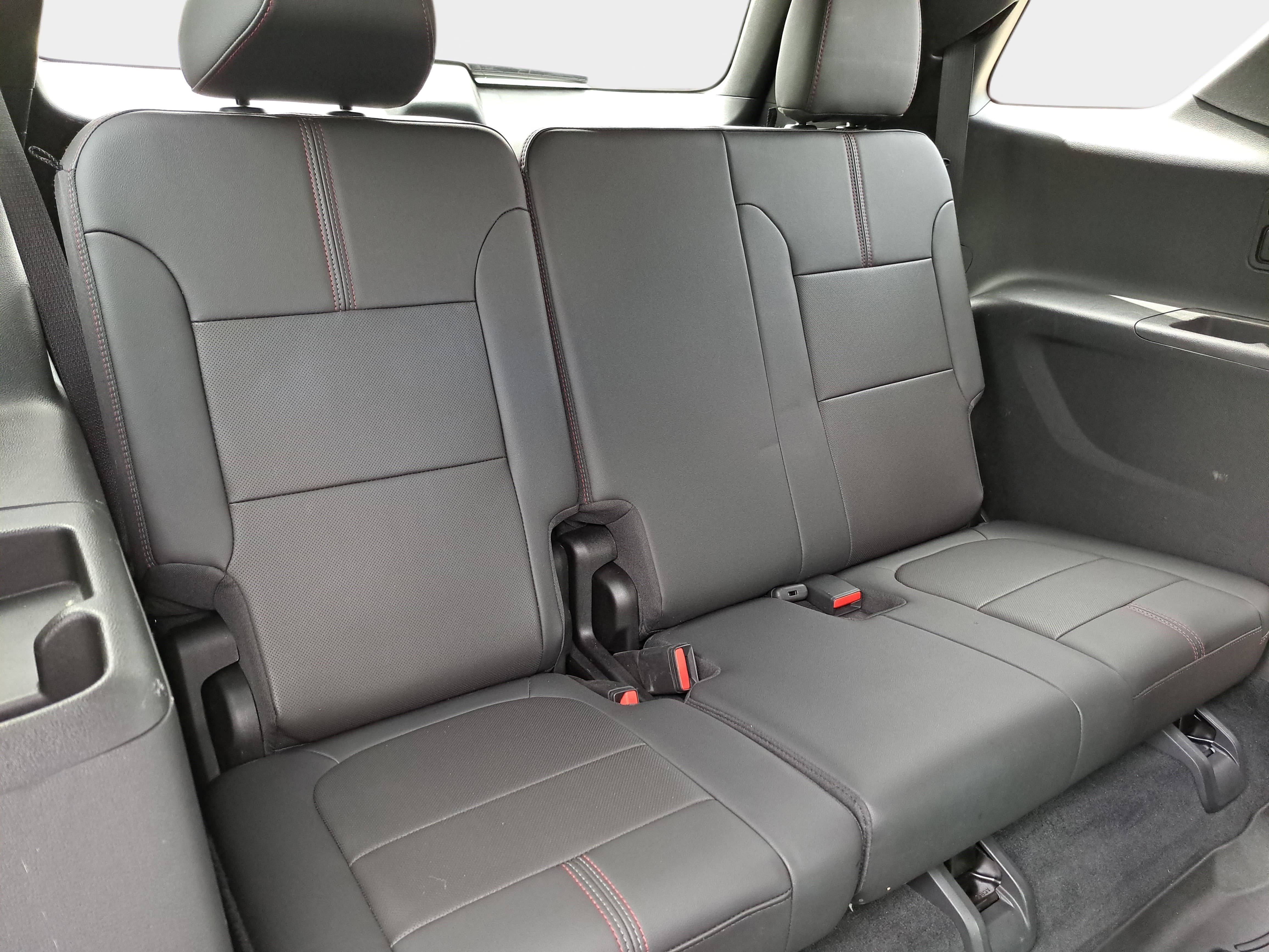 Used 2023 Chevrolet Traverse RS image 12