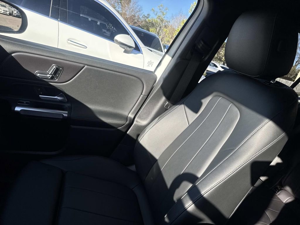 Used 2022 Mercedes-Benz EQB 350 4MATIC image 16