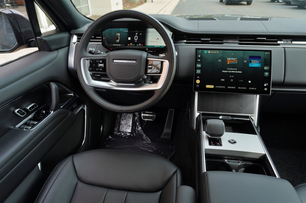 New 2026 Land Rover Range Rover Long Wheelbase SE AWD/4WD image 16