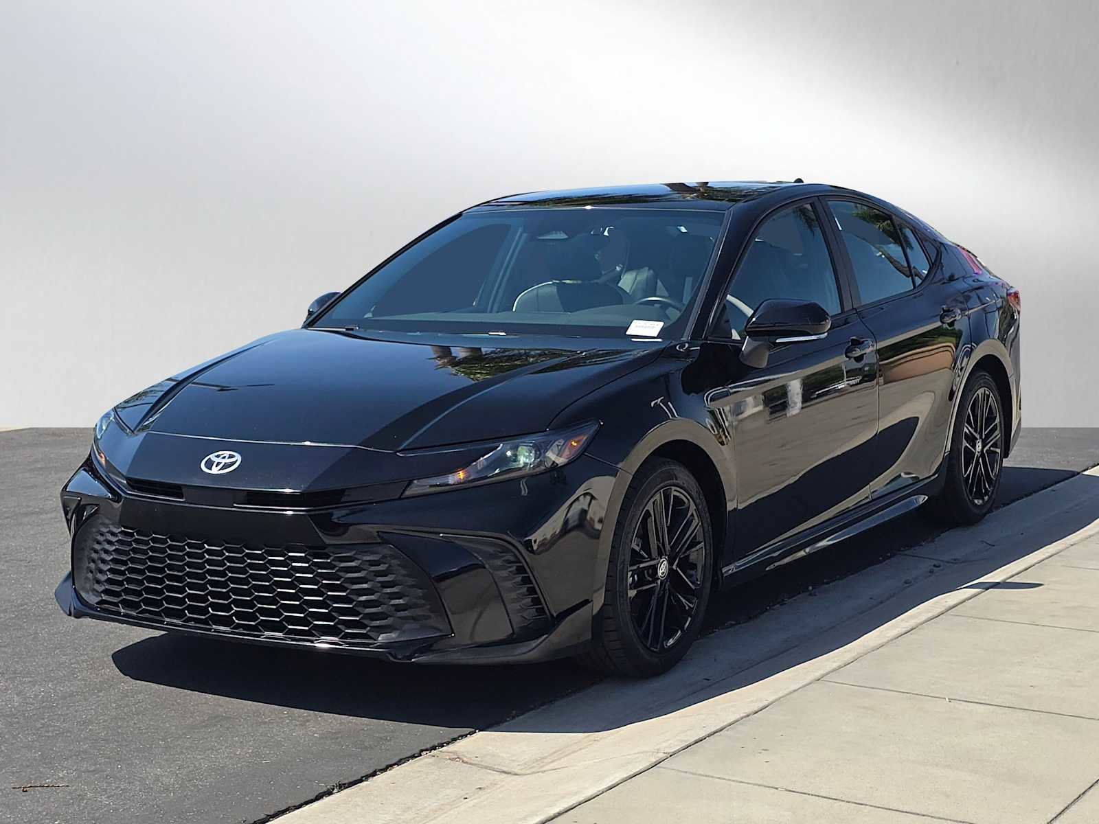 Used 2025 Toyota Camry SE FWD image 7