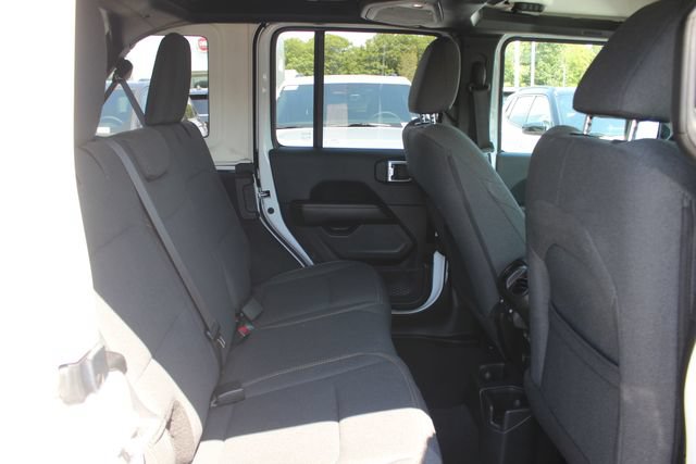 Used 2025 Jeep Wrangler Unlimited Sahara AWD/4WD image 30