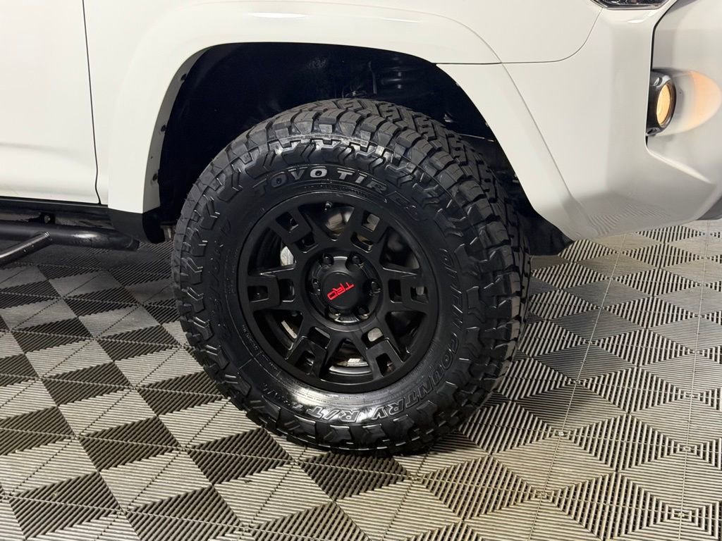Used 2019 Toyota 4Runner TRD Off-Road Premium AWD/4WD image 11
