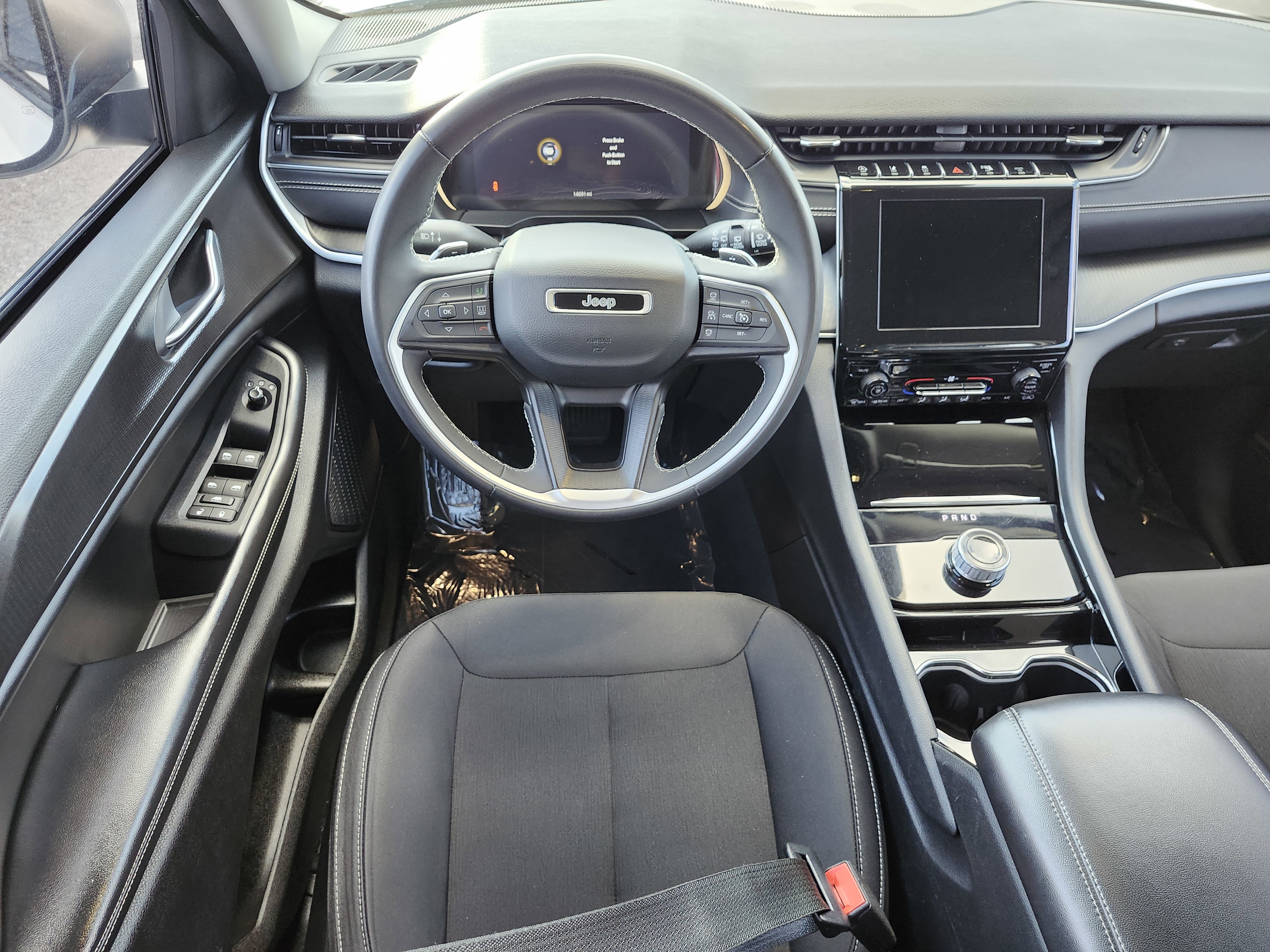 Used 2023 Jeep Grand Cherokee Laredo image 28