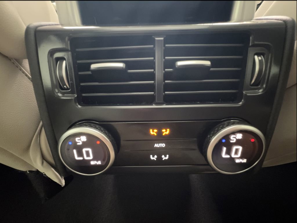 Used 2025 Land Rover Discovery S AWD/4WD image 23