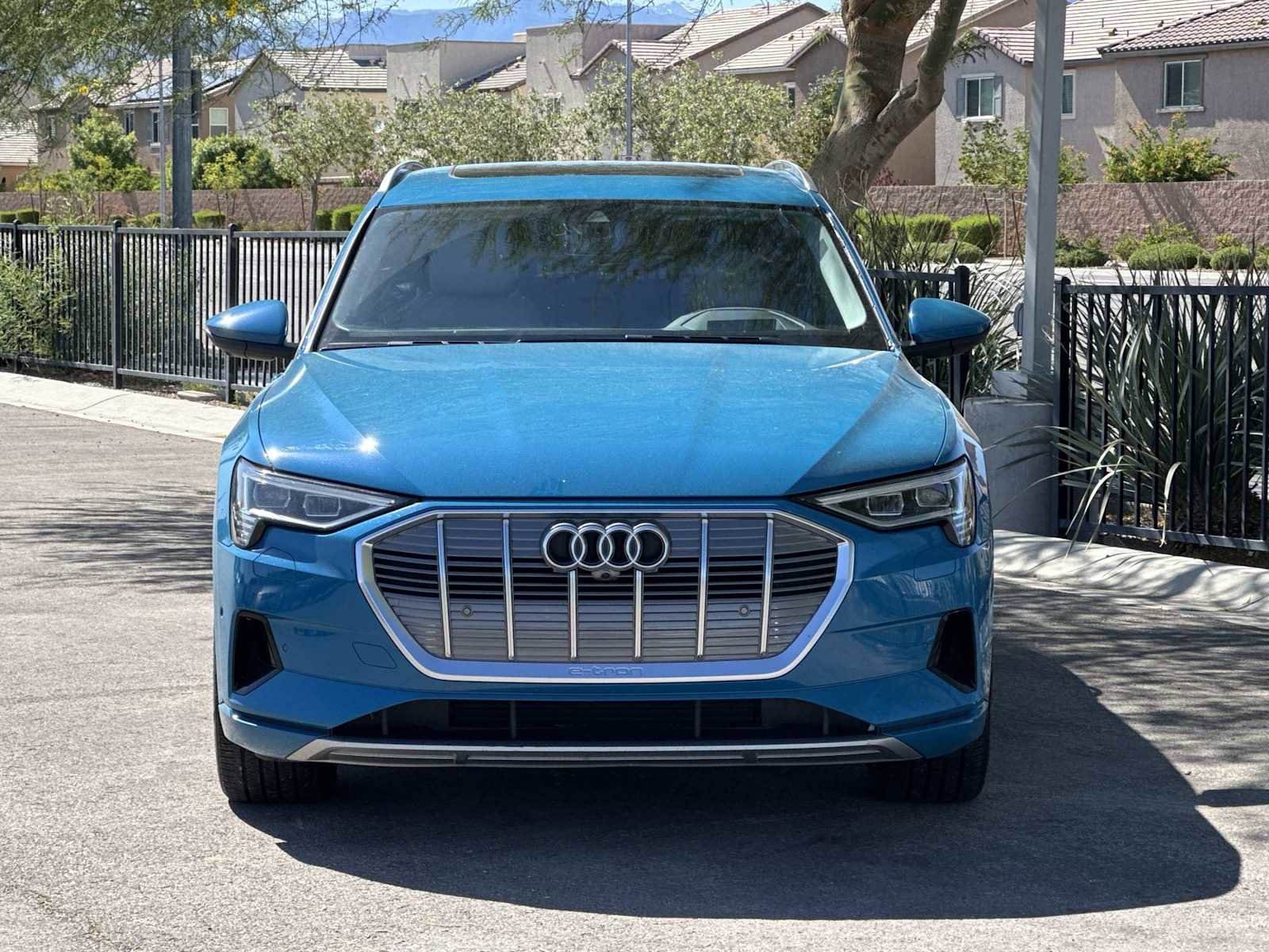 Used 2019 Audi e-tron Prestige w/ Prestige Package AWD/4WD image 3