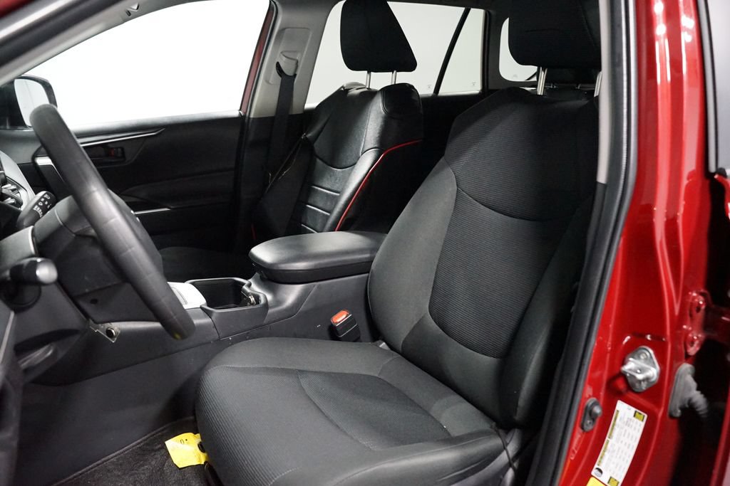 Used 2025 Toyota RAV4 LE FWD image 6