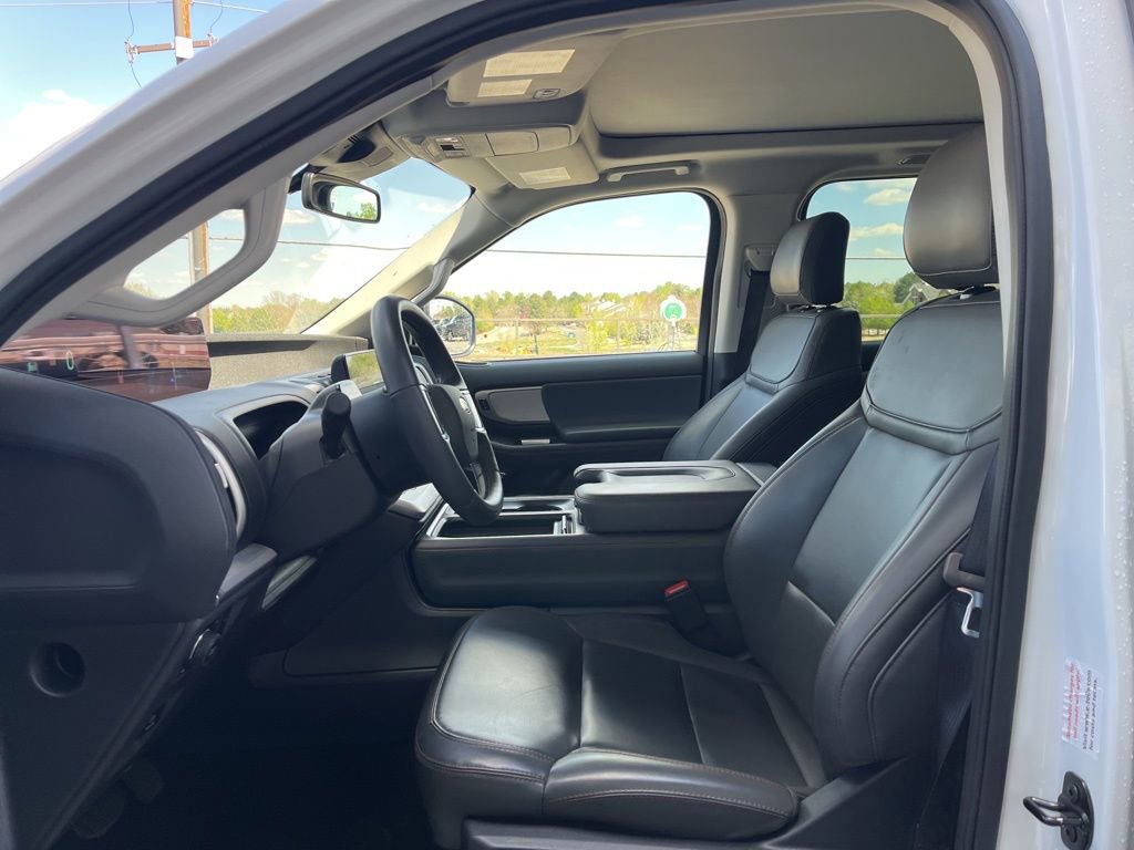 Used 2025 Ford Expedition Active AWD/4WD image 8