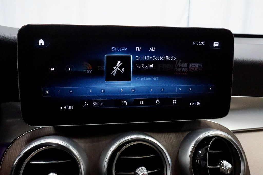 Used 2022 Mercedes-Benz GLC 300 4MATIC image 3