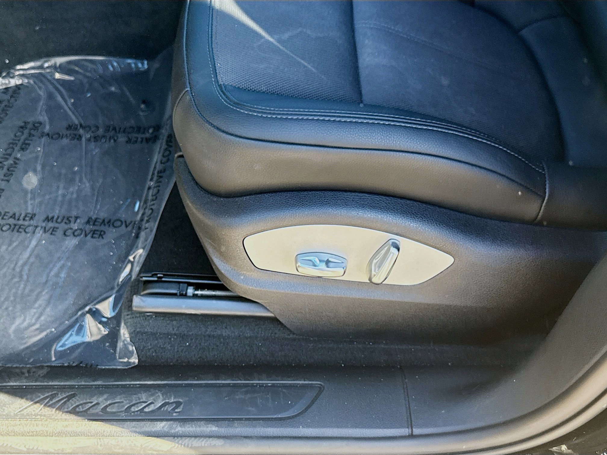 Used 2024 Porsche Macan image 16