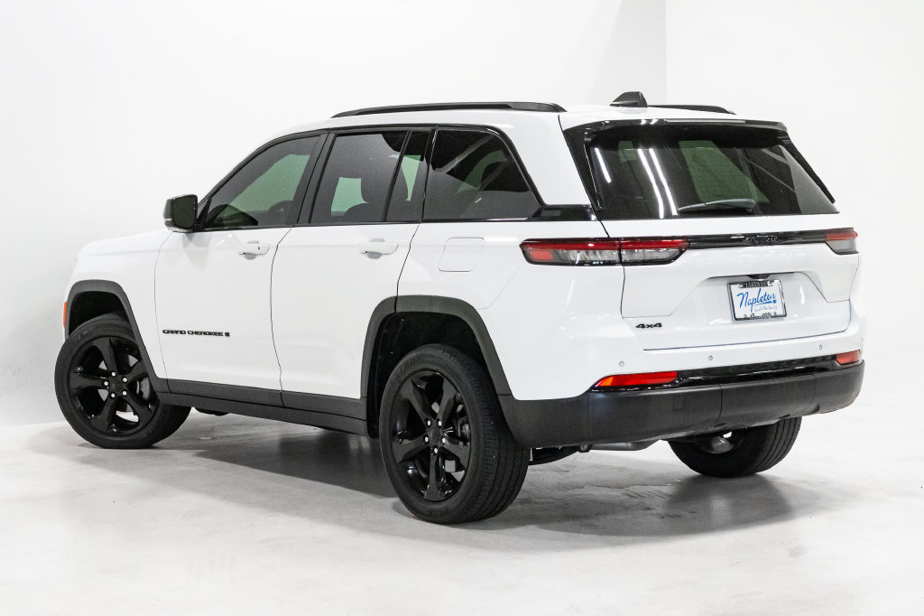 Used 2024 Jeep Grand Cherokee Altitude AWD/4WD image 26