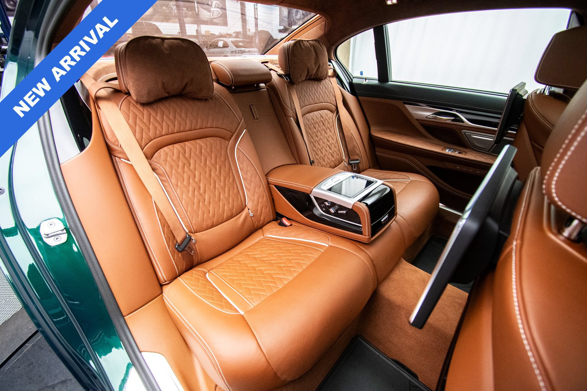 Used 2022 BMW ALPINA B7 xDrive w/ Luxury Rear Seating Package AWD/4WD image 18