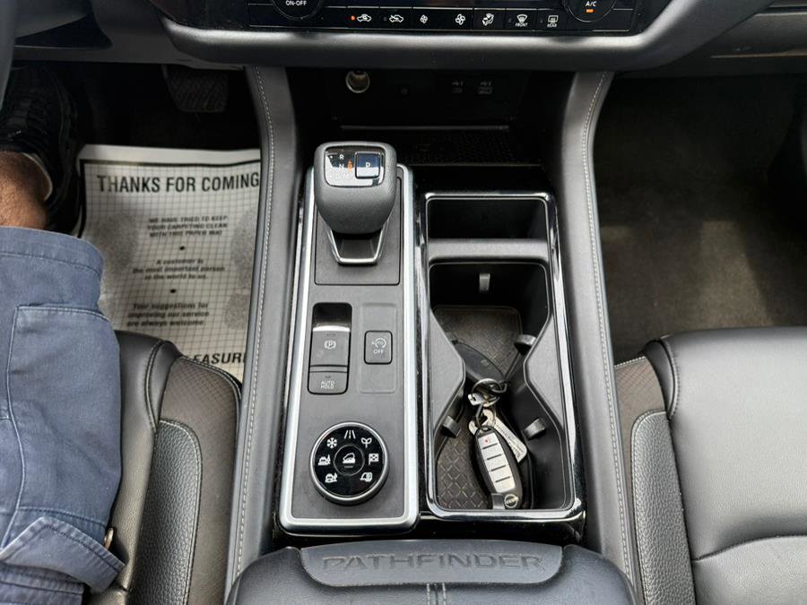 Used 2022 Nissan Pathfinder SL w/ SL Premium Package image 19