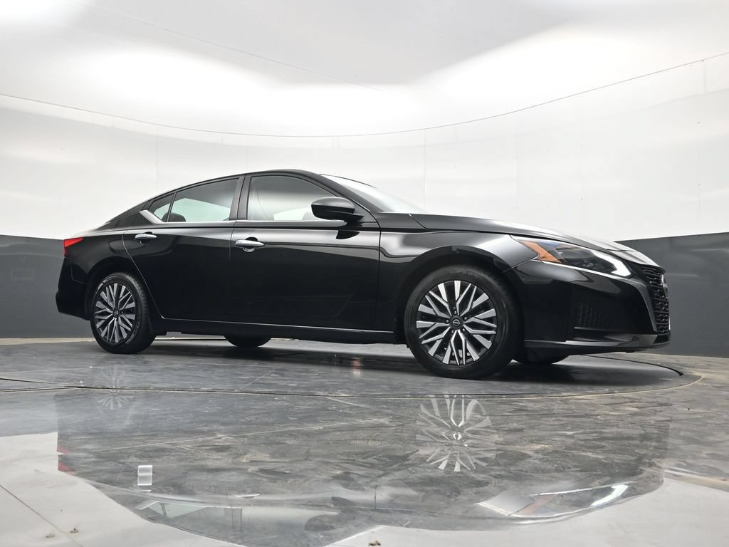 Used 2024 Nissan Altima 2.5 SV FWD image 30