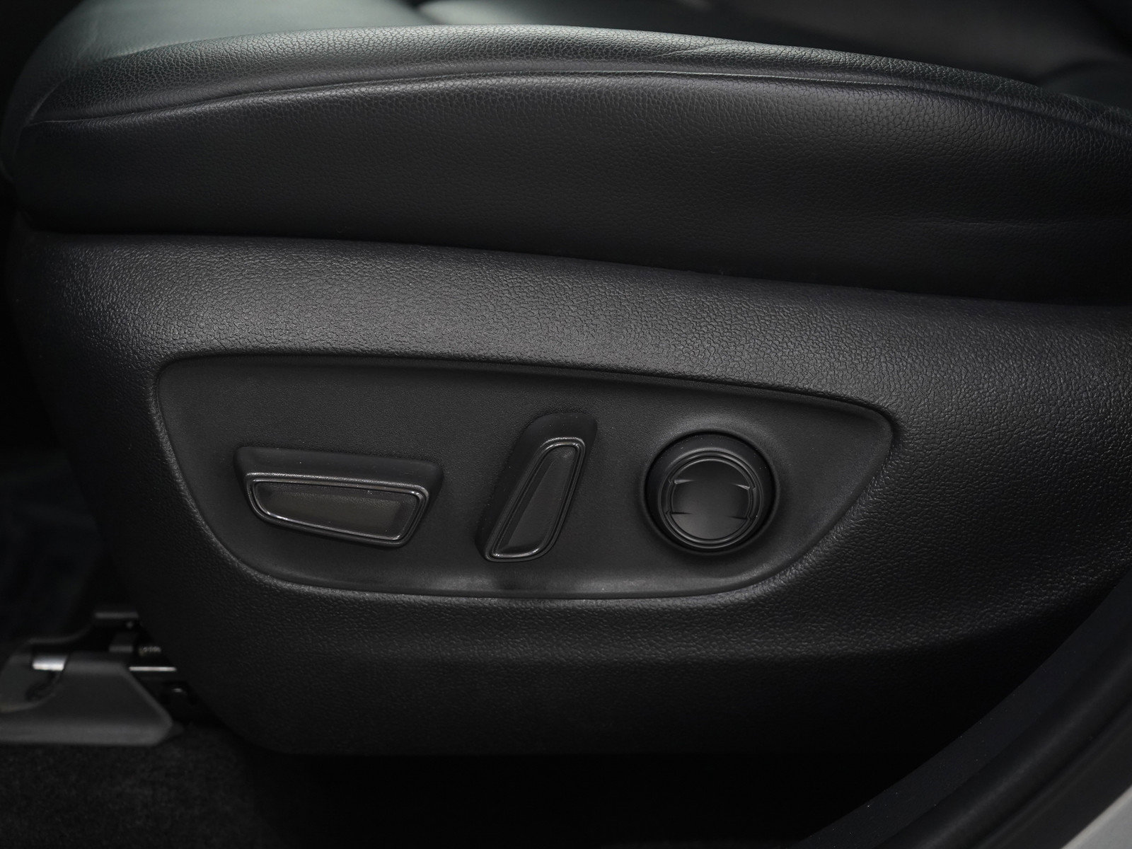 Used 2023 Toyota Highlander XLE image 30