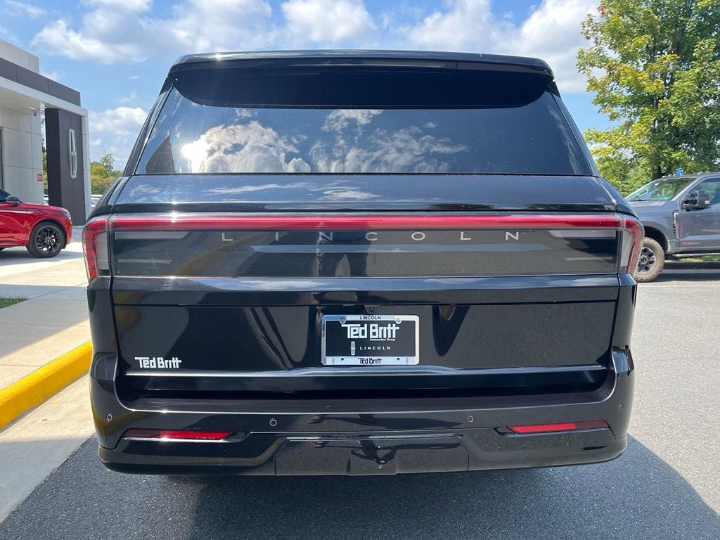 Certified 2025 Lincoln Navigator L Black Label AWD/4WD image 8