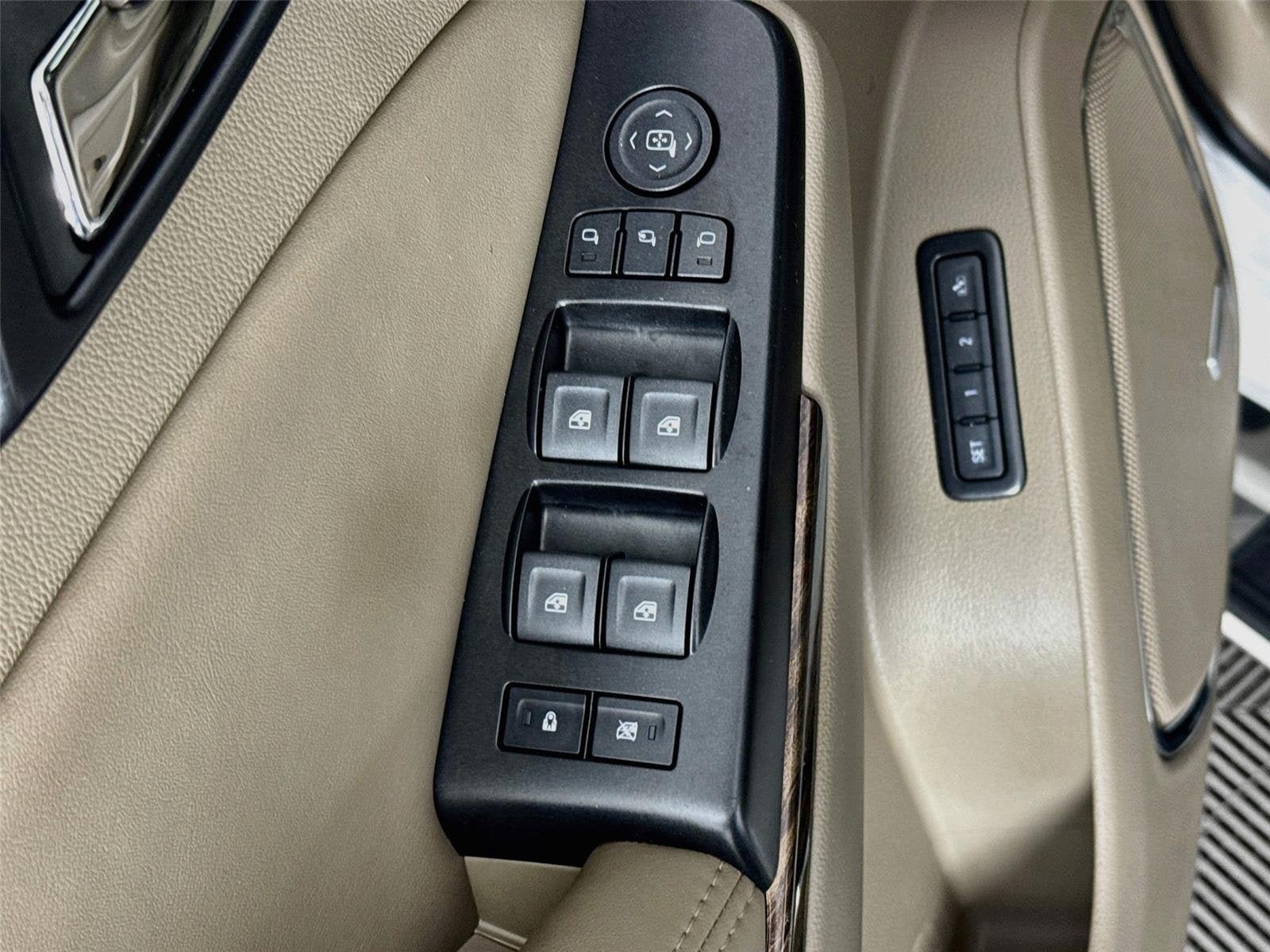 Used 2017 GMC Yukon SLT w/ Open Road Package AWD/4WD image 20