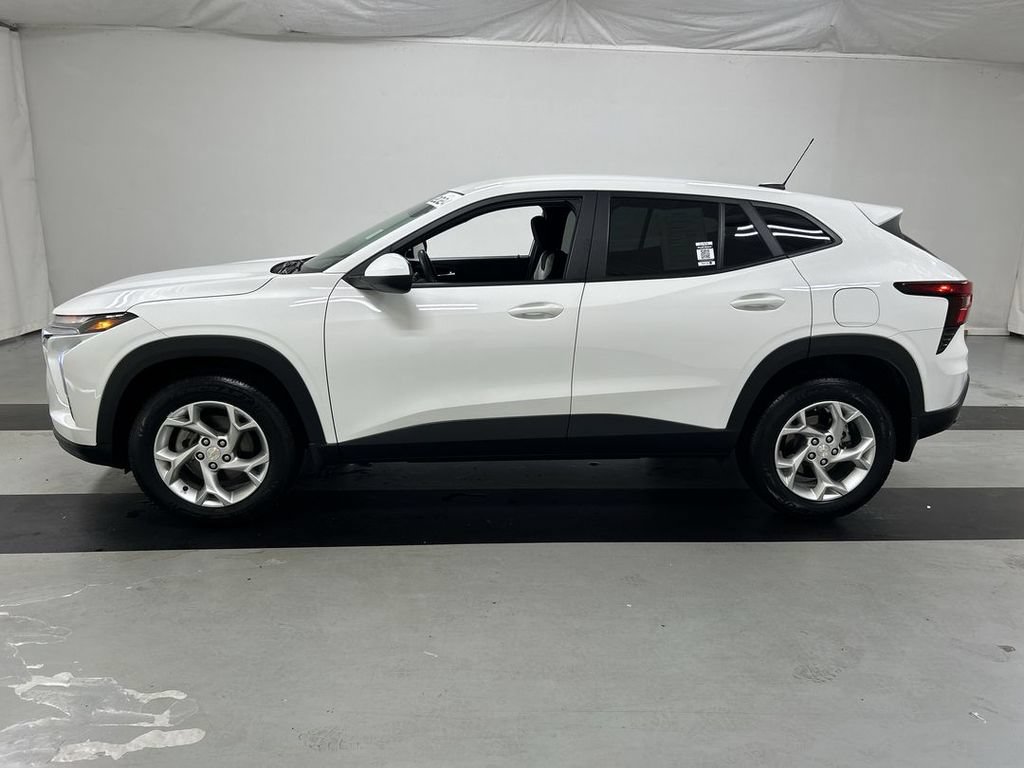 Used 2024 Chevrolet Trax LS w/ LS Convenience Package FWD image 6