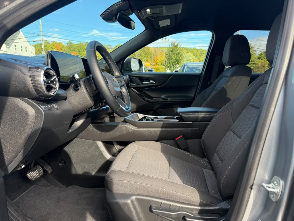 Used 2026 Chevrolet Equinox LT AWD/4WD image 9