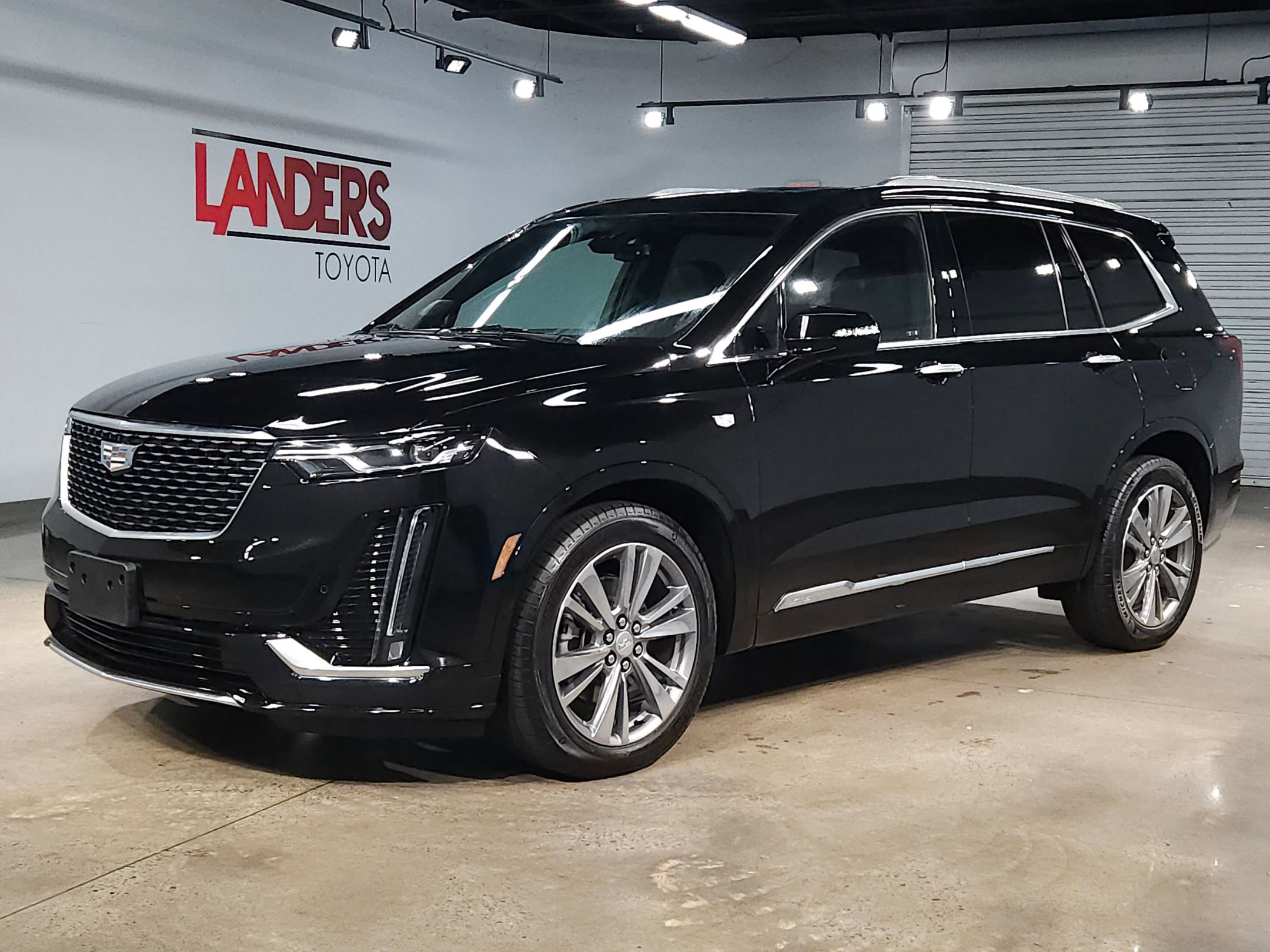 Used 2025 Cadillac XT6 Premium Luxury image 3
