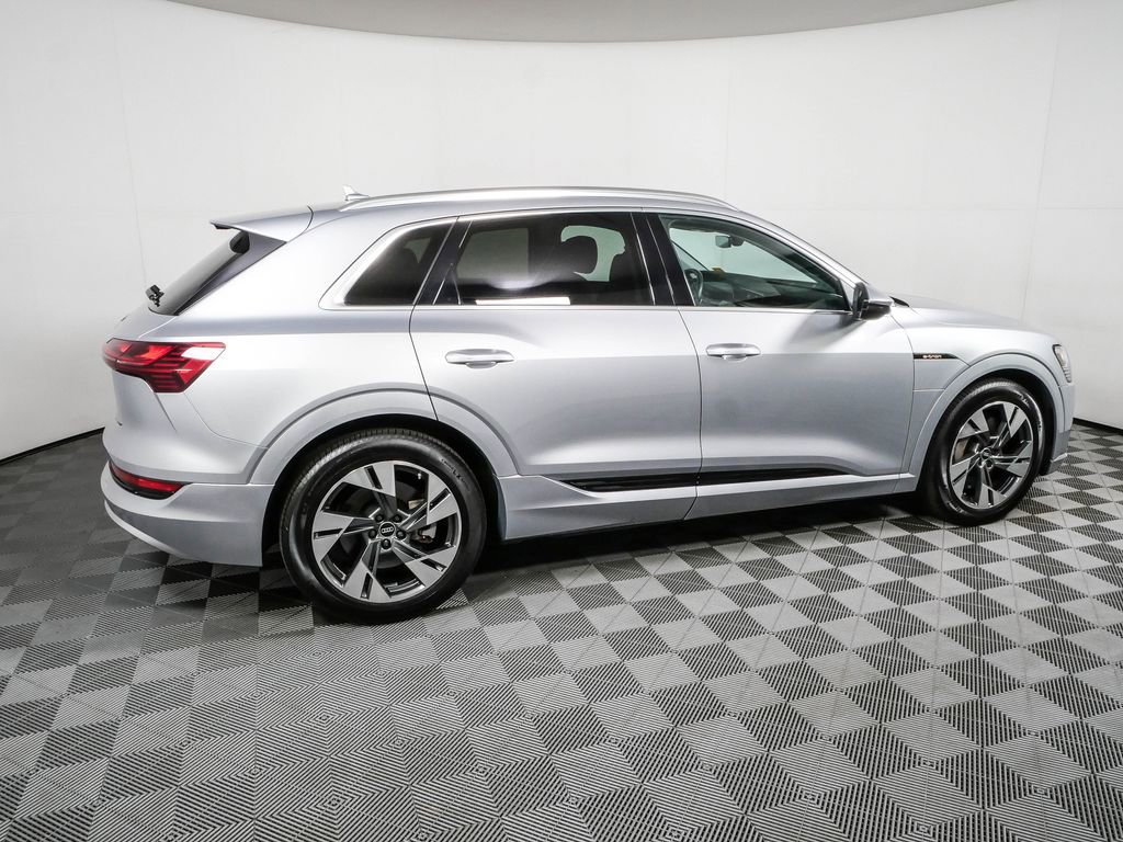 Certified 2022 Audi e-tron Premium AWD/4WD image 2