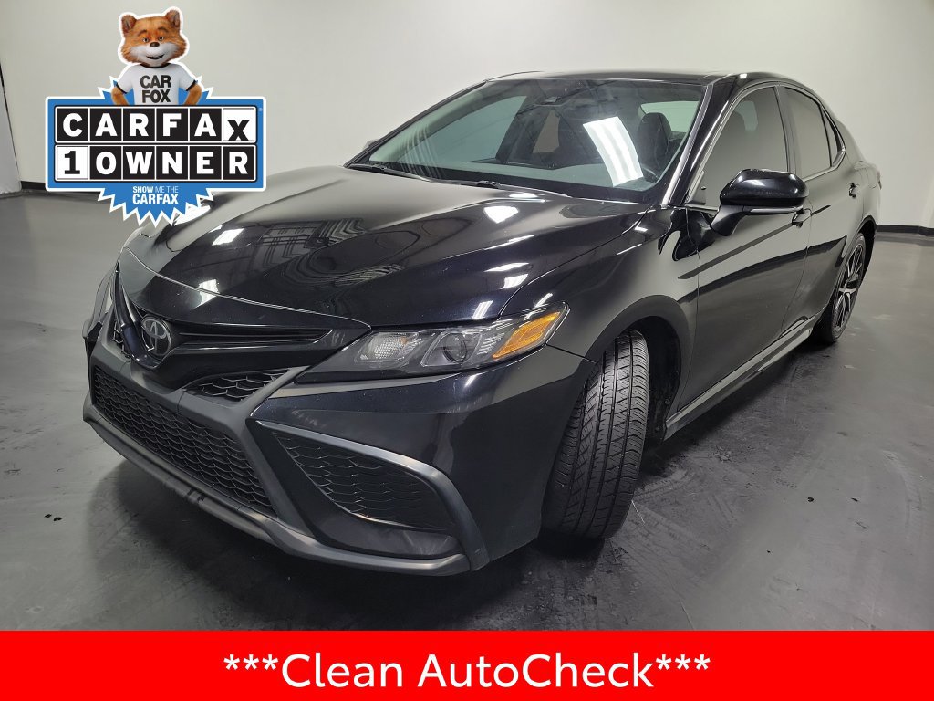 Used 2024 Toyota Camry SE w/ Cold Weather Package FWD image 4