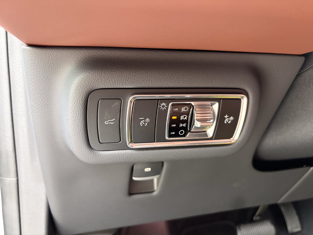 New 2026 Lincoln Nautilus Reserve w/ Jet Appearance Package AWD/4WD image 12