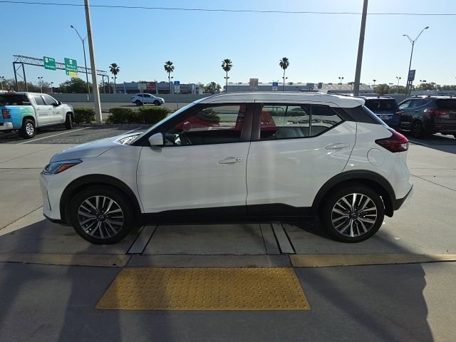 Used 2023 Nissan Kicks SV image 7