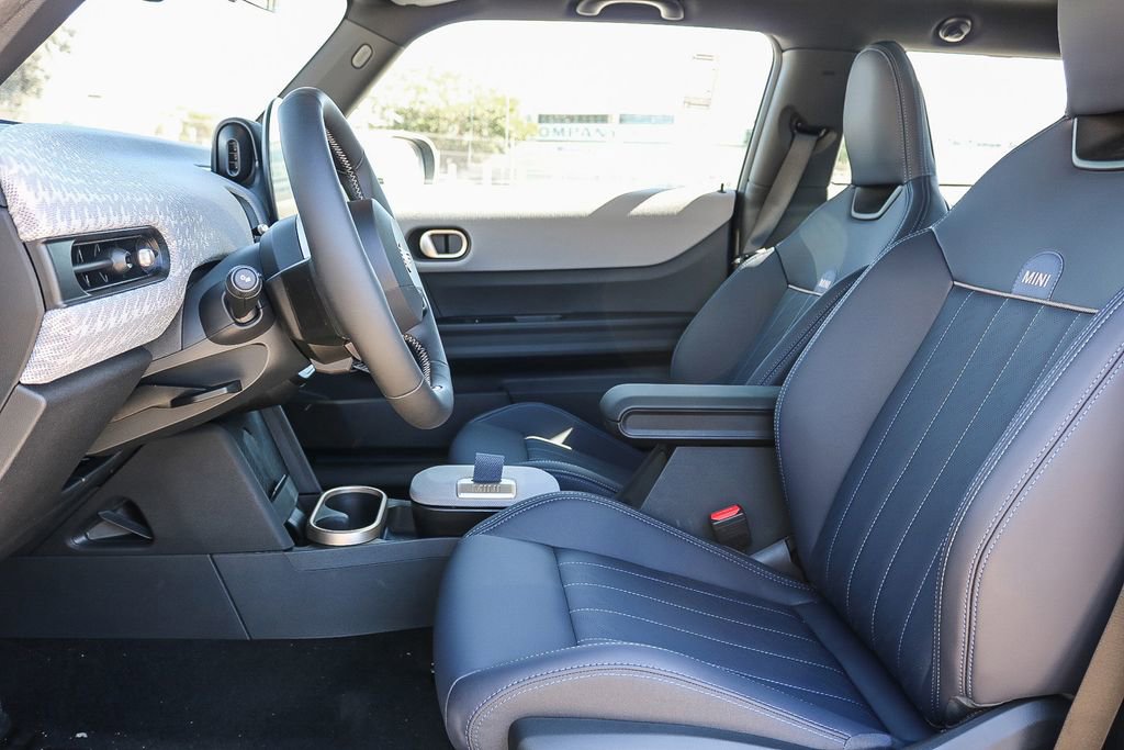 Used 2025 MINI Cooper 2-Door Hardtop image 16