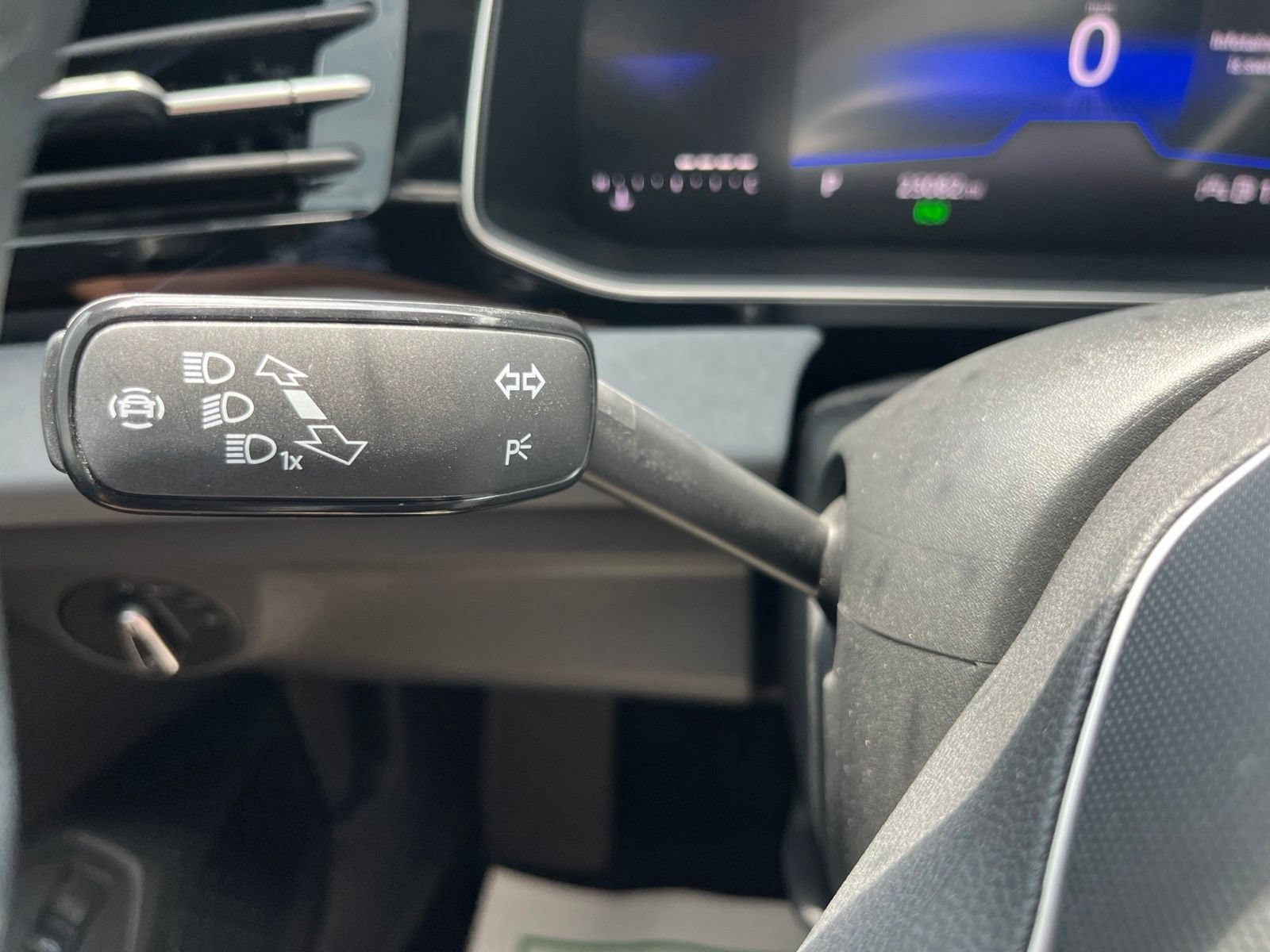 Certified 2025 Volkswagen Jetta SE FWD image 16