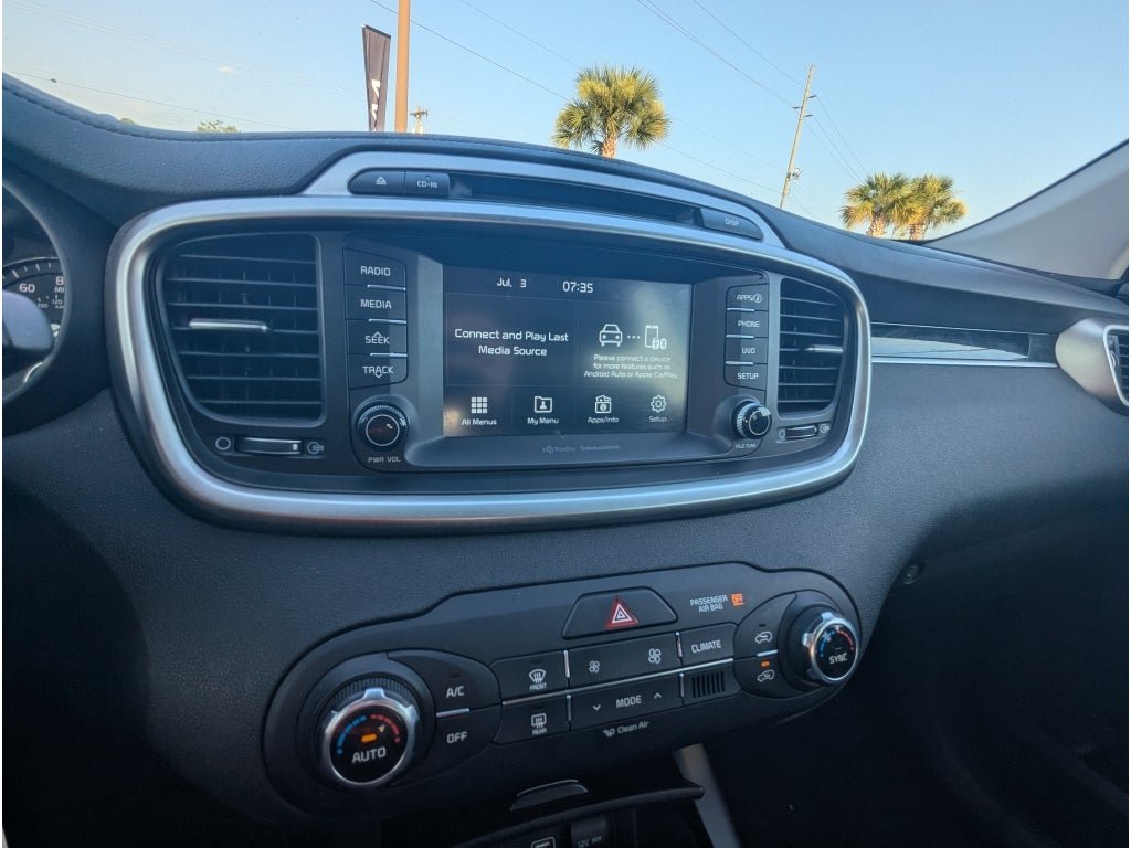 Used 2018 Kia Sorento FWD image 17