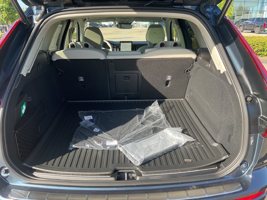 New 2027 Volvo XC60 B5 Ultra AWD/4WD image 9