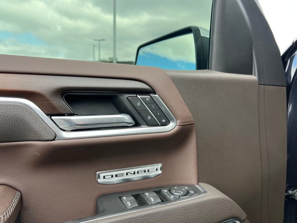 Used 2025 GMC Sierra 1500 Denali image 12