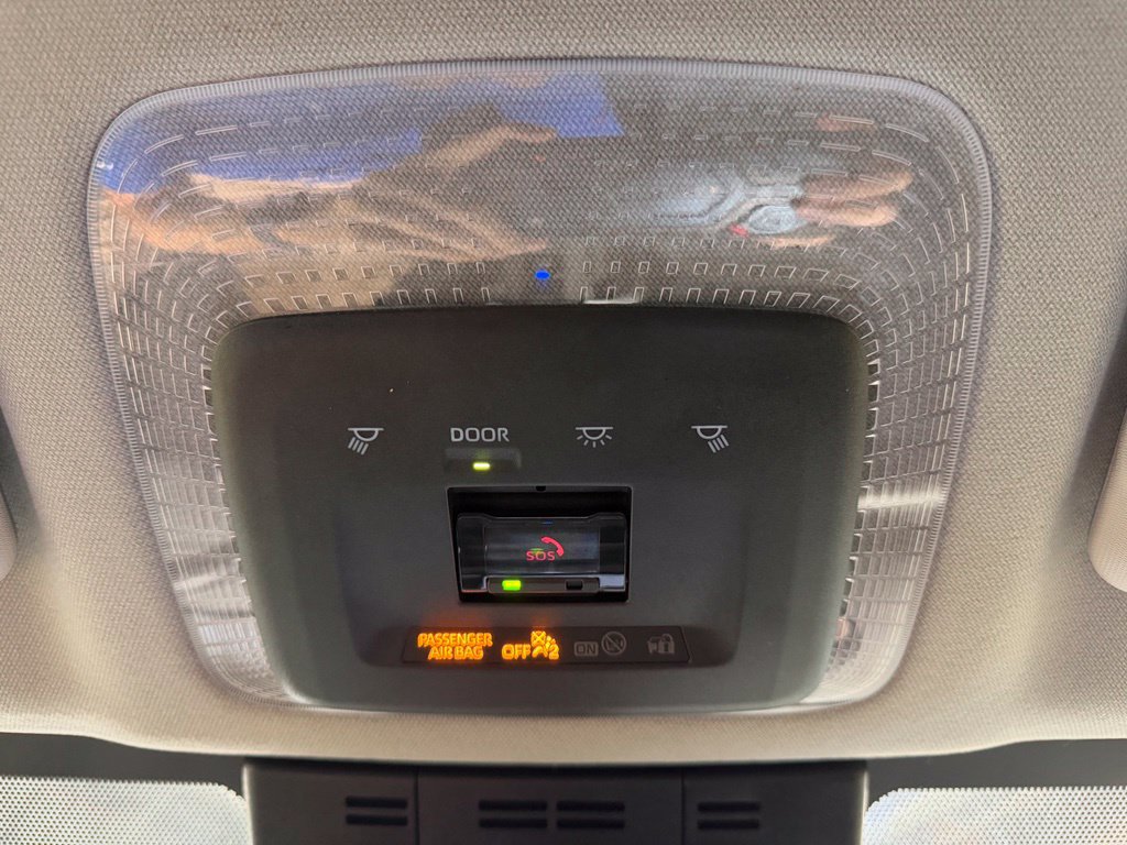 Used 2025 Toyota Prius LE FWD image 26