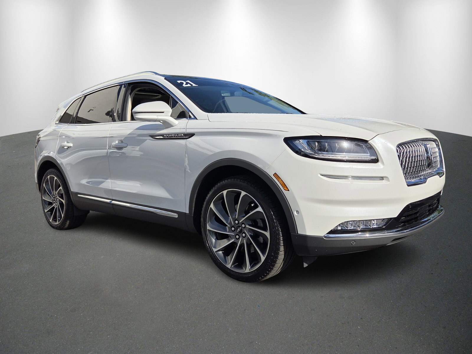 Used 2021 Lincoln Nautilus Reserve w/ Equipment Group 202A image 2
