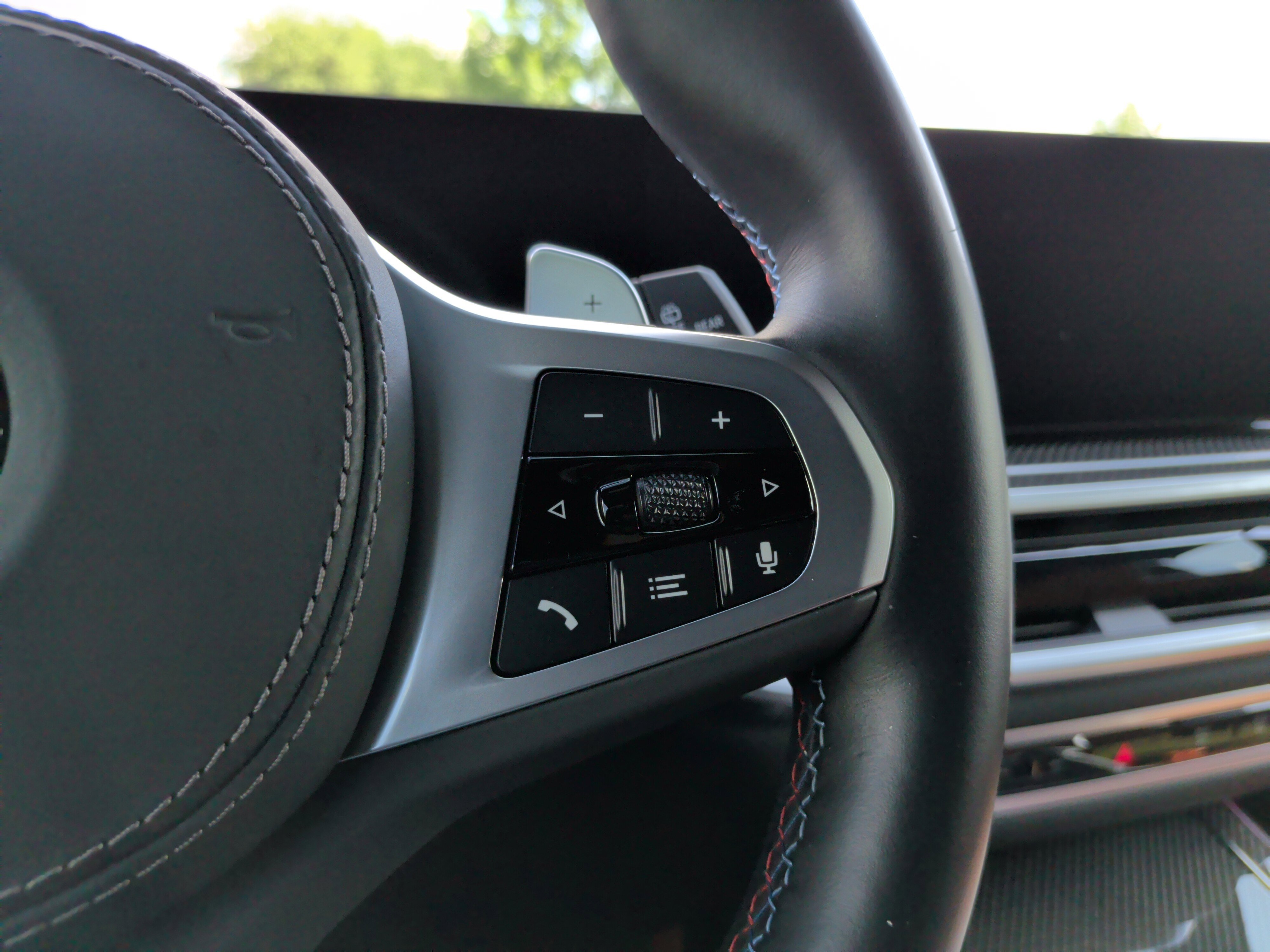 Used 2024 BMW X7 M60i w/ Executive Package image 25