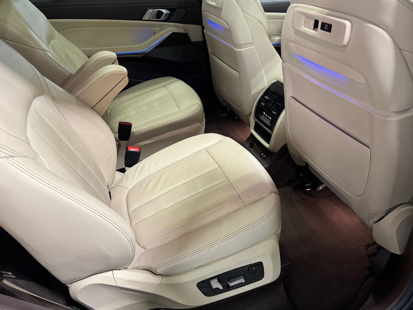 Used 2019 BMW X7 xDrive50i w/ Dynamic Handling Package AWD/4WD image 55