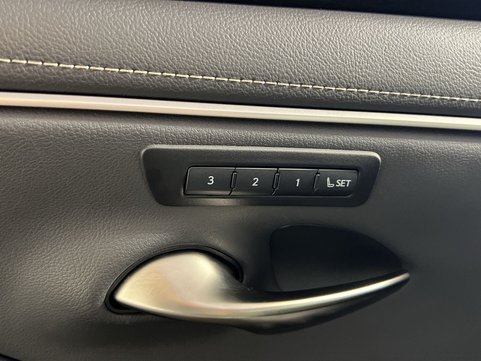 Used 2025 Lexus ES 350 w/ Premium Package FWD image 33
