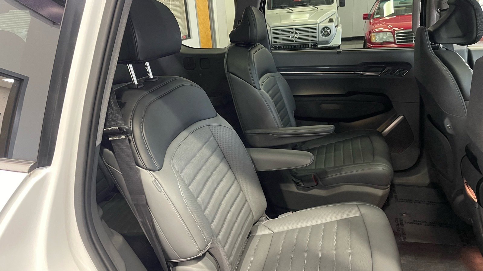 Used 2025 Kia EV9 Land w/ Towing Package image 48