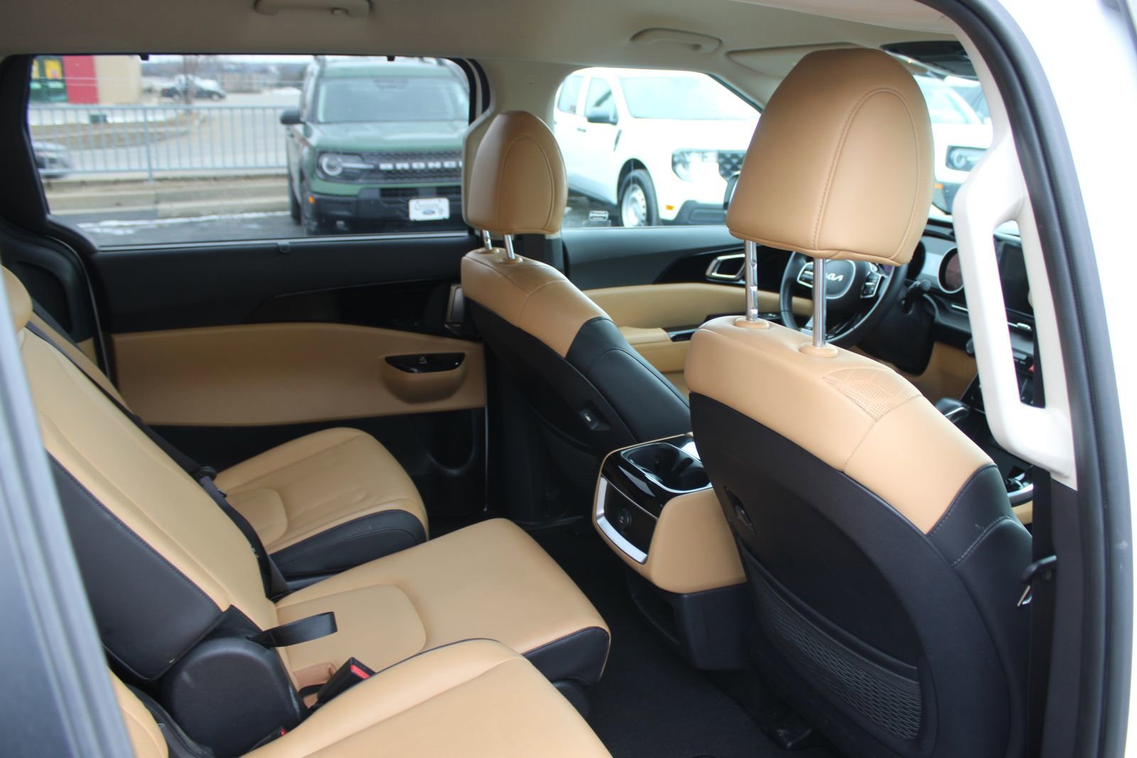 Used 2024 Kia Carnival EX image 15