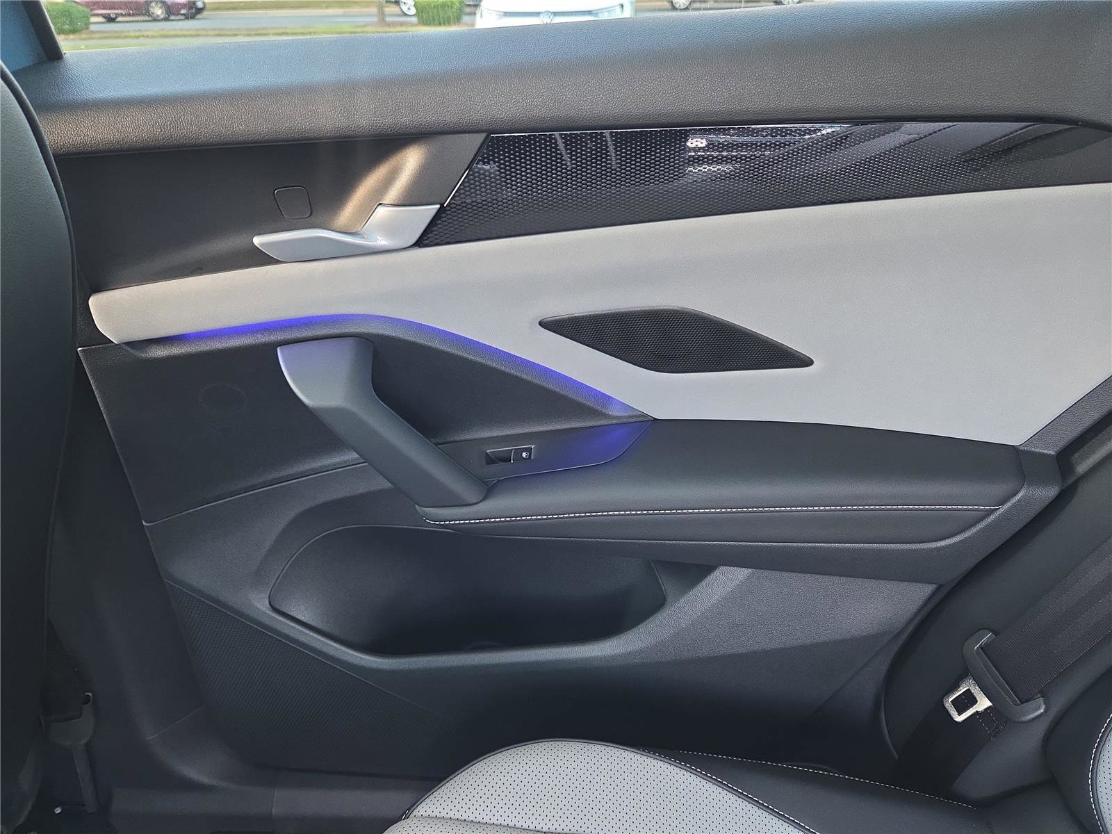 New 2025 Volkswagen Tiguan SE R-Line image 23